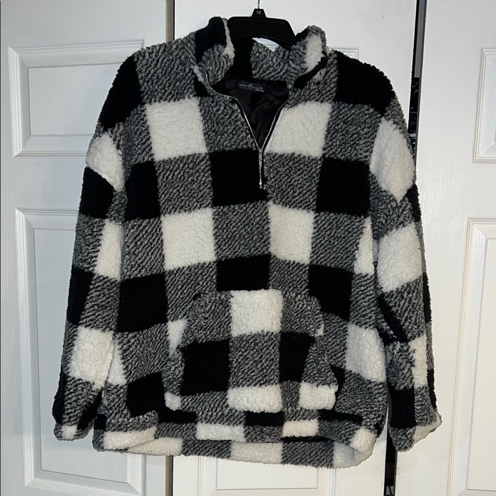 Black and White Checkered Pullover